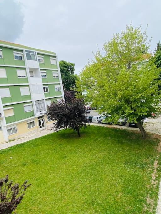 Modern 3 Bedroom Flat In Лиссабон Экстерьер фото