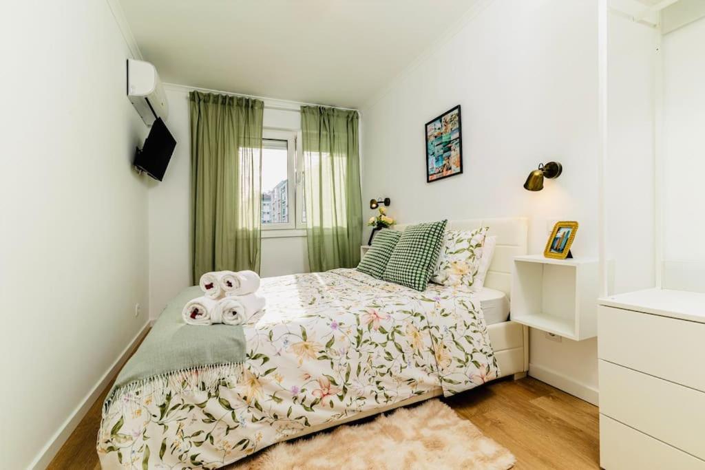 Modern 3 Bedroom Flat In Лиссабон Экстерьер фото